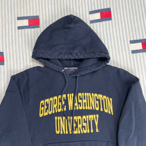 Vintage 2000s Champion George Washington University reverse weave sweatshirt - Picture 3 of 9